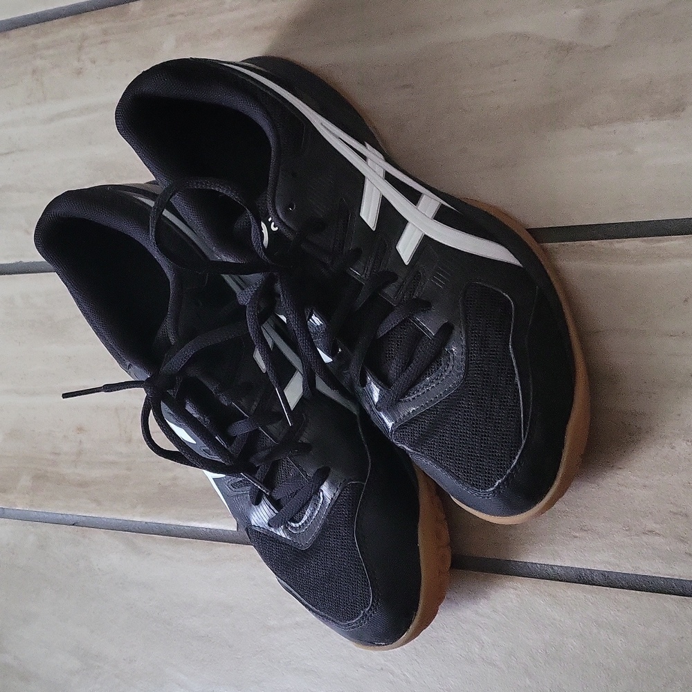 SALE--Asics volleyball shoes